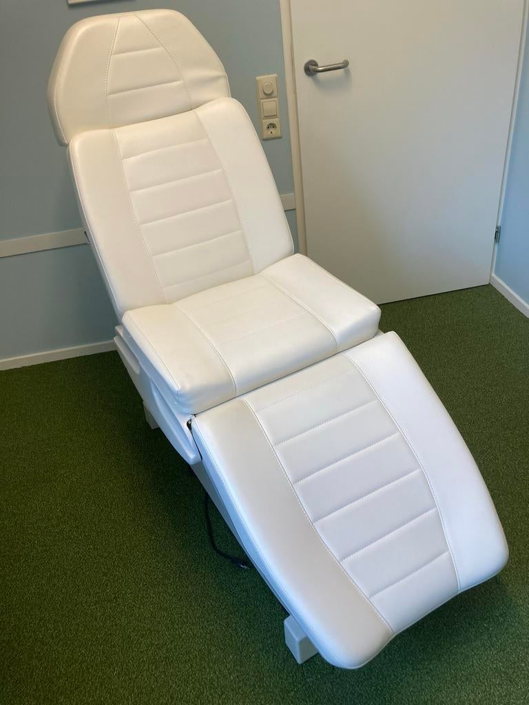 Witte behandelstoel / massagetafel, Ophalen, Gebruikt, Overige typen