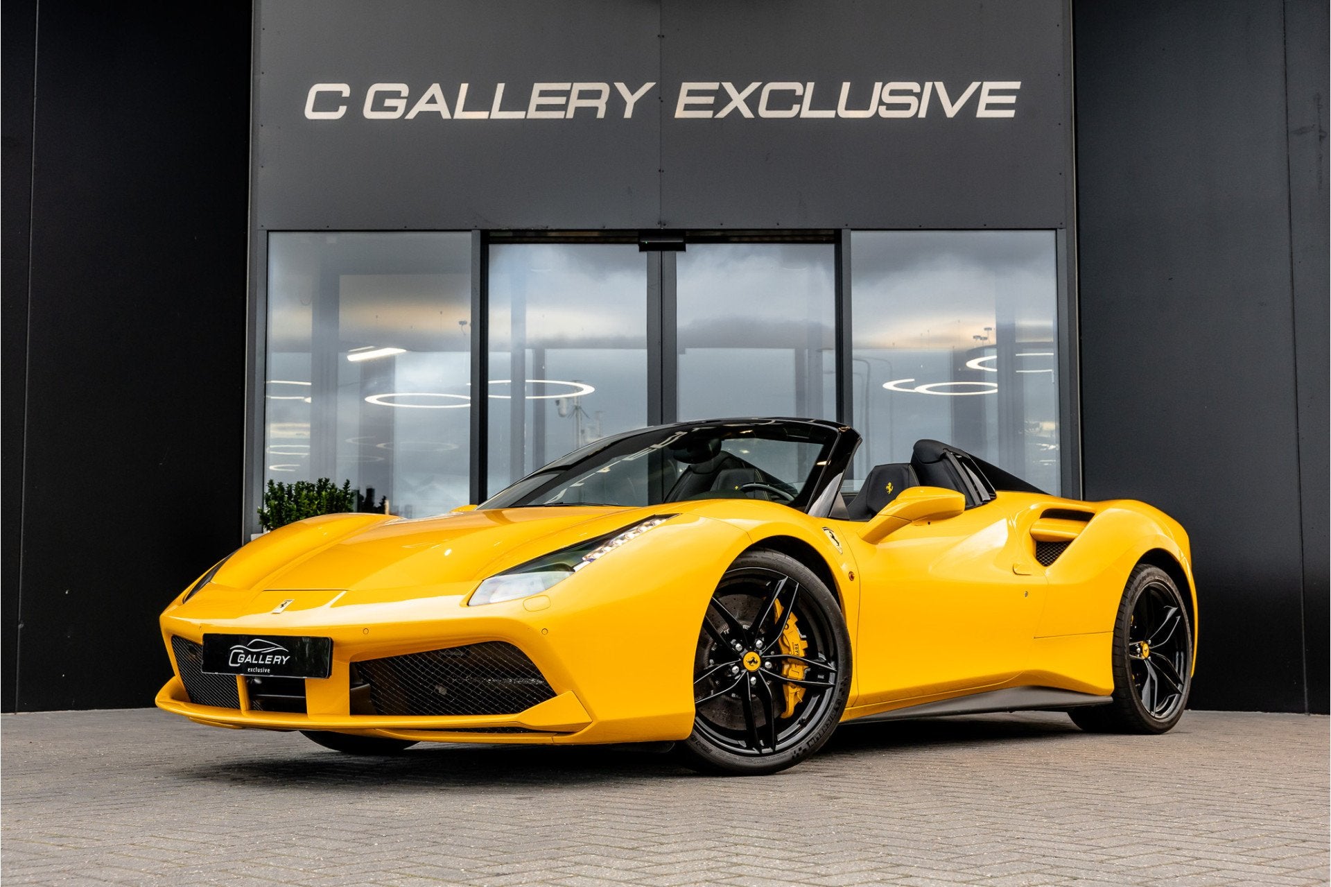 Ferrari 488 3.9 Spider HELE - Giallo Modena | Racing Seats |, Auto's, Automaat, Dealer onderhouden, Achterwielaandrijving, Gebruikt