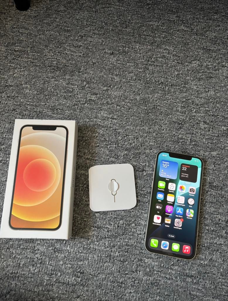Iphone 12 met 4 hoesjes, Telecommunicatie, Mobiele telefoons | Apple iPhone, 80 %, 128 GB, Wit, Ophalen of Verzenden
