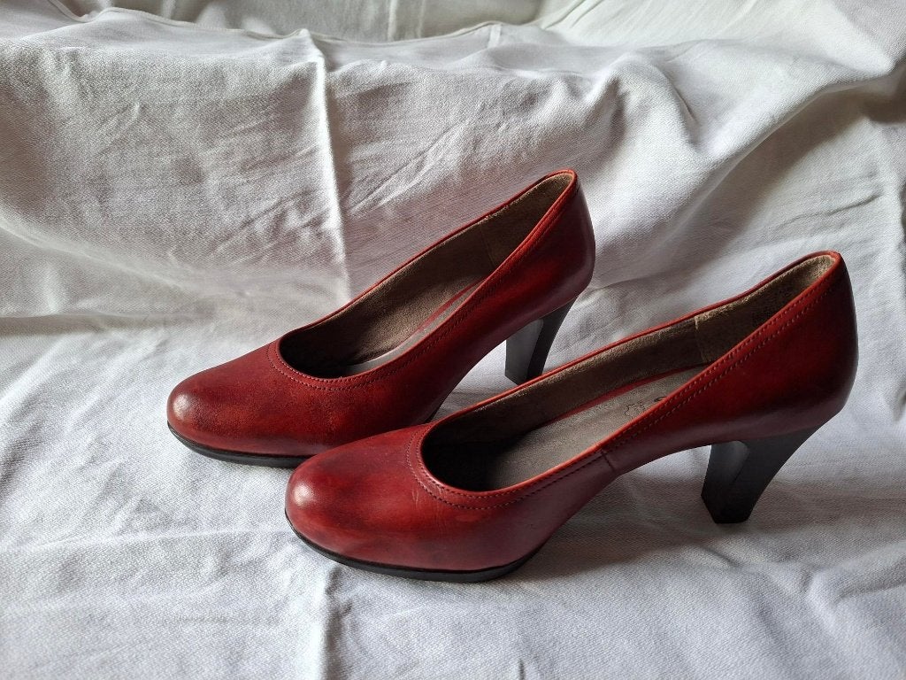 rode leren dames pumps, Tamaris, Pumps, Ophalen of Verzenden, Zo goed als nieuw