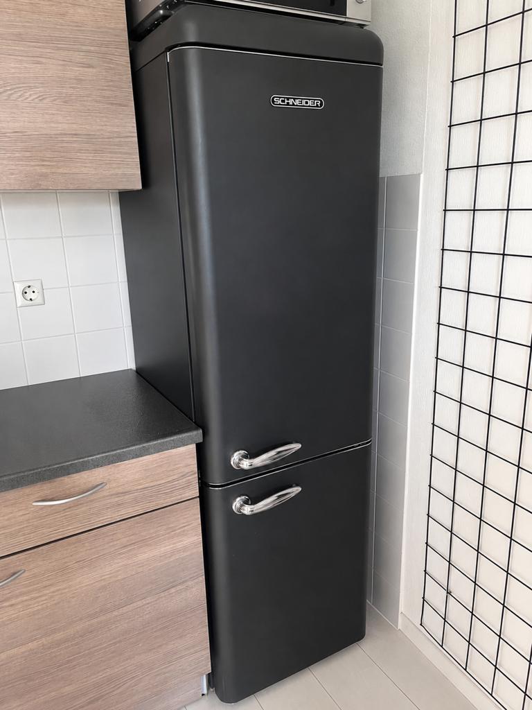 Schneider SCCB 250 V Zwart mat koel-vriescombinatie, Witgoed en Apparatuur, Koelkasten en IJskasten, Gebruikt, Met aparte vriezer
