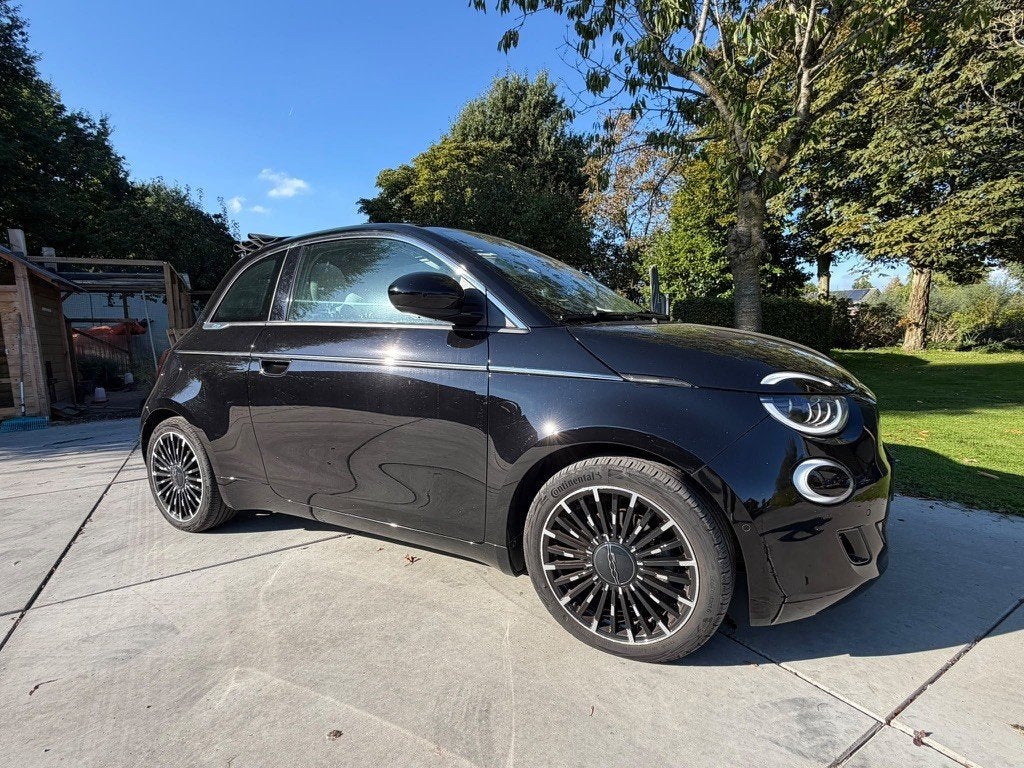 Fiat 500e Cabrio La Prima 2023 | Camera | CarPlay, Auto's, Cabriolet, Zwart, Particulier, 25 min