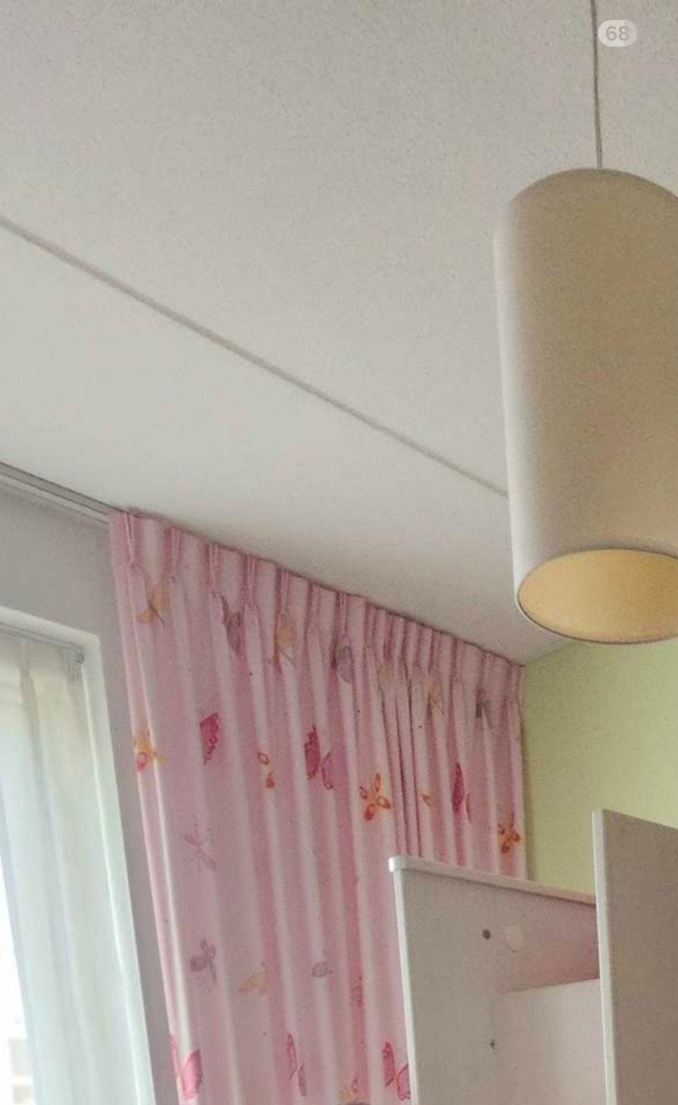 Roze Vlinder Gordijnen, Ophalen