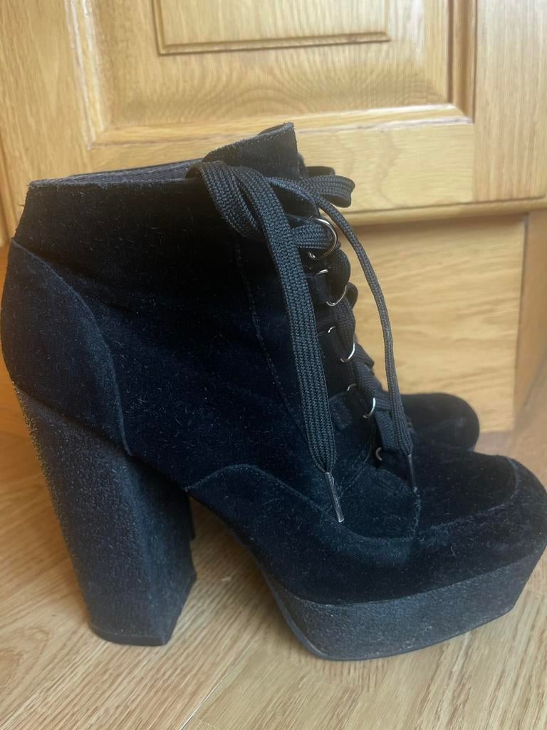 Zwarte Asos enkellaarsjes met plateau zolen, Ophalen of Verzenden