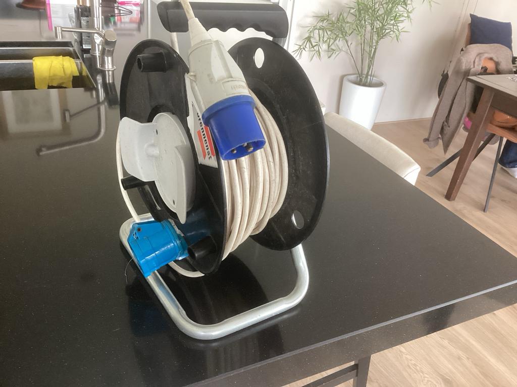 Ruim 17 mtr snoer op haspel voor camping aansluiting, Ophalen, Gebruikt