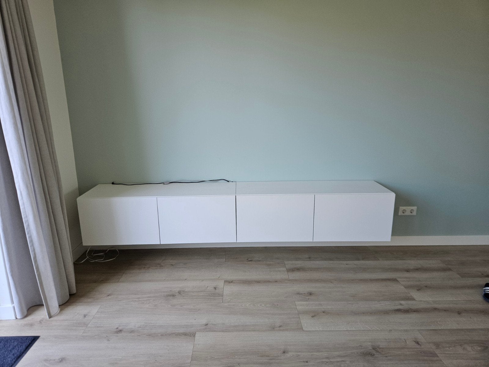 Tv meubel wit ikea besta, Overige materialen, Ophalen of Verzenden, Zo goed als nieuw, 200 cm of meer
