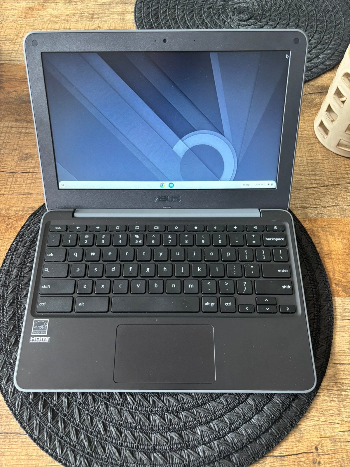 ASUS Chromebook incl lader en beschermhoes, Computers en Software, Ophalen, 4 GB of minder, Qwerty, Zo goed als nieuw