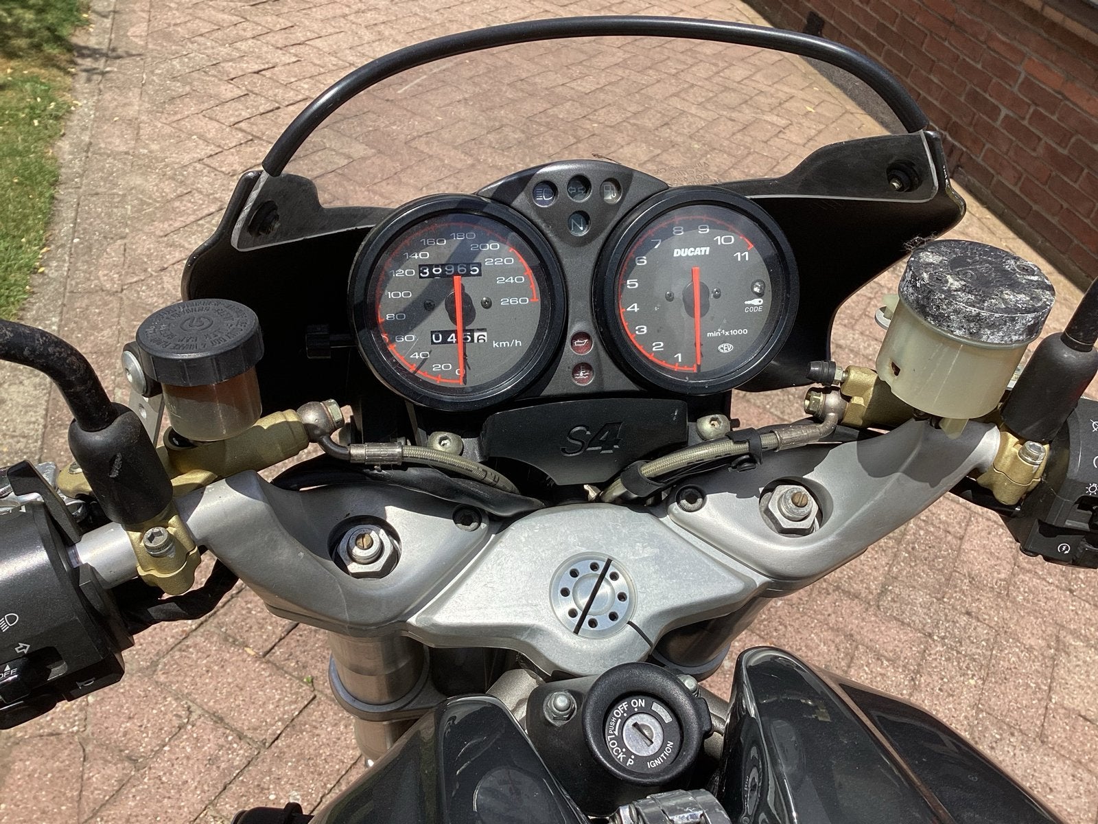 Ducati monster V4   Senna uitvoering, Motoren, Motoren | Ducati, Particulier, Naked bike, meer dan 35 kW, 4 cilinders, Motorrijbewijs A