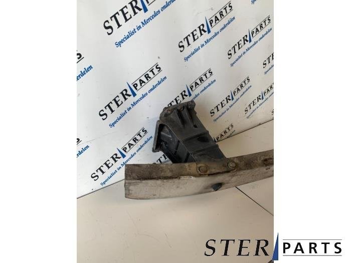 Bumperframe voor van een Mercedes B-Klasse, Gebruikt, -, Ophalen of Verzenden, -