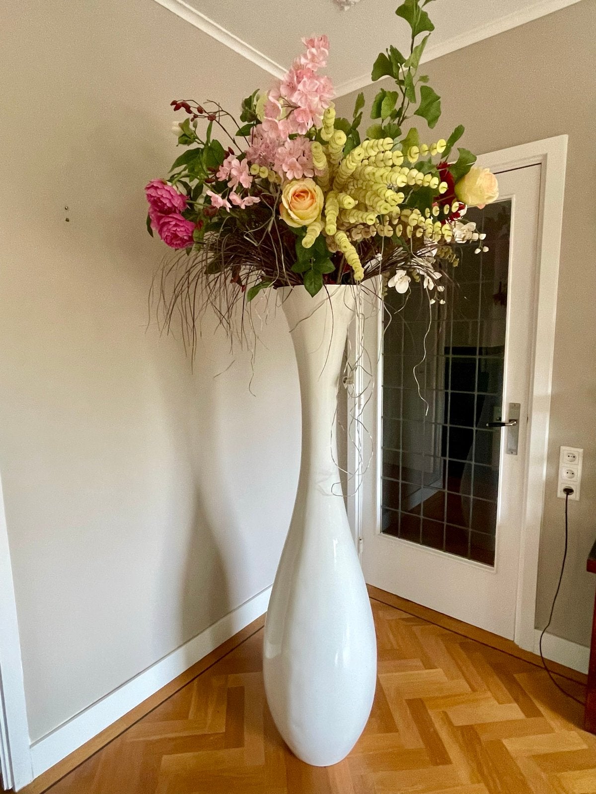 Grote witte vloervaas met kunstbloemen, Ophalen, Overige materialen, Wit, Zo goed als nieuw