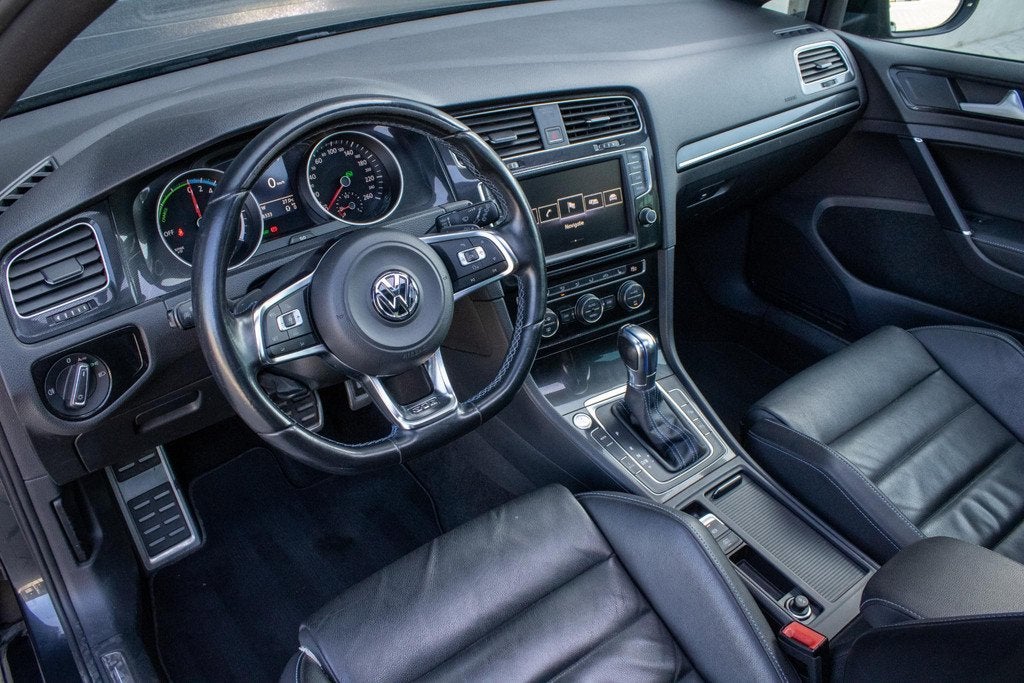 Volkswagen Golf 1.4 TSI GTE PANO CAMERA LEDER STOELVERWARMIN, Gebruikt, 4 cilinders, Met garantie (alle), 1499 kg