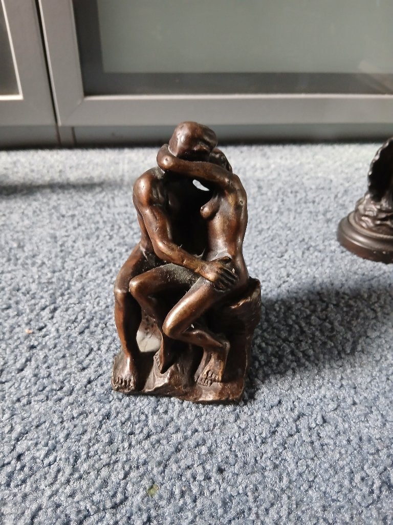 Bronzen beeldje: De Kus - Romantisch kunstwerk, Ophalen, Groep mensen, Minder dan 20 cm, Beeld