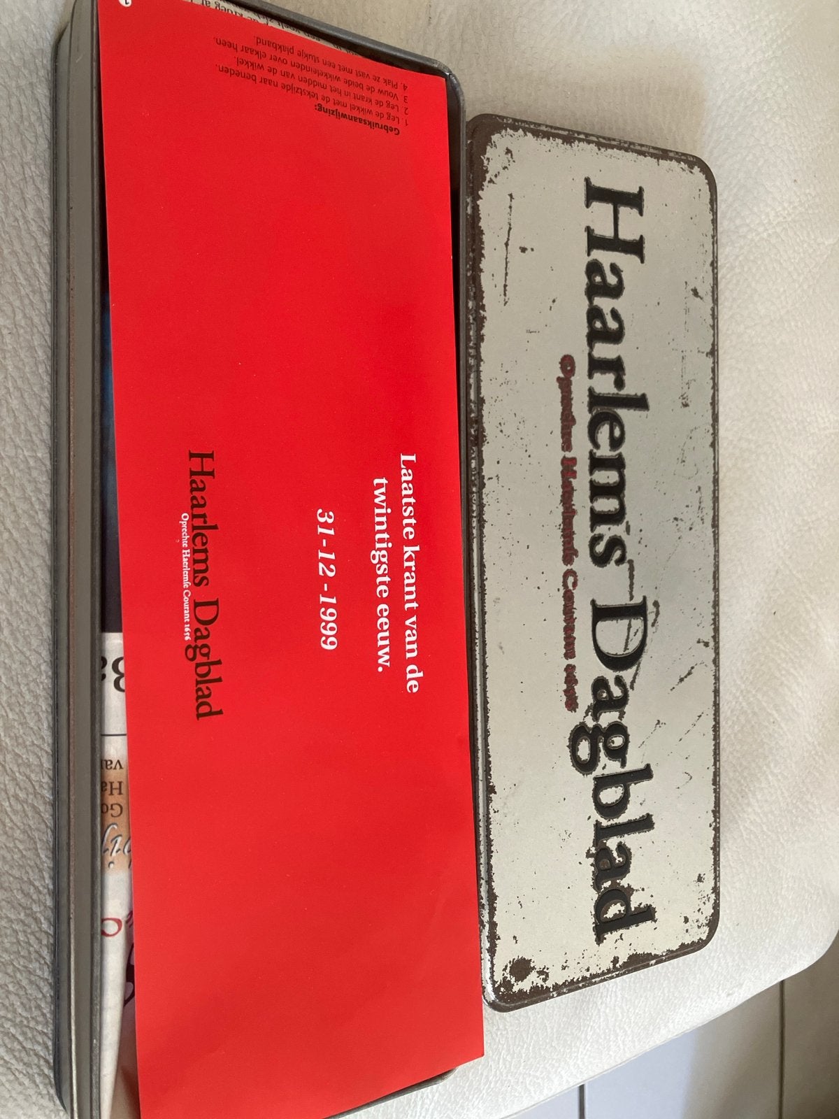 Haarlems Dagblad - Laatste krant 20e eeuw in blik, Verzamelen, Tijdschriften, Kranten en Knipsels, Ophalen of Verzenden, 1980 tot heden