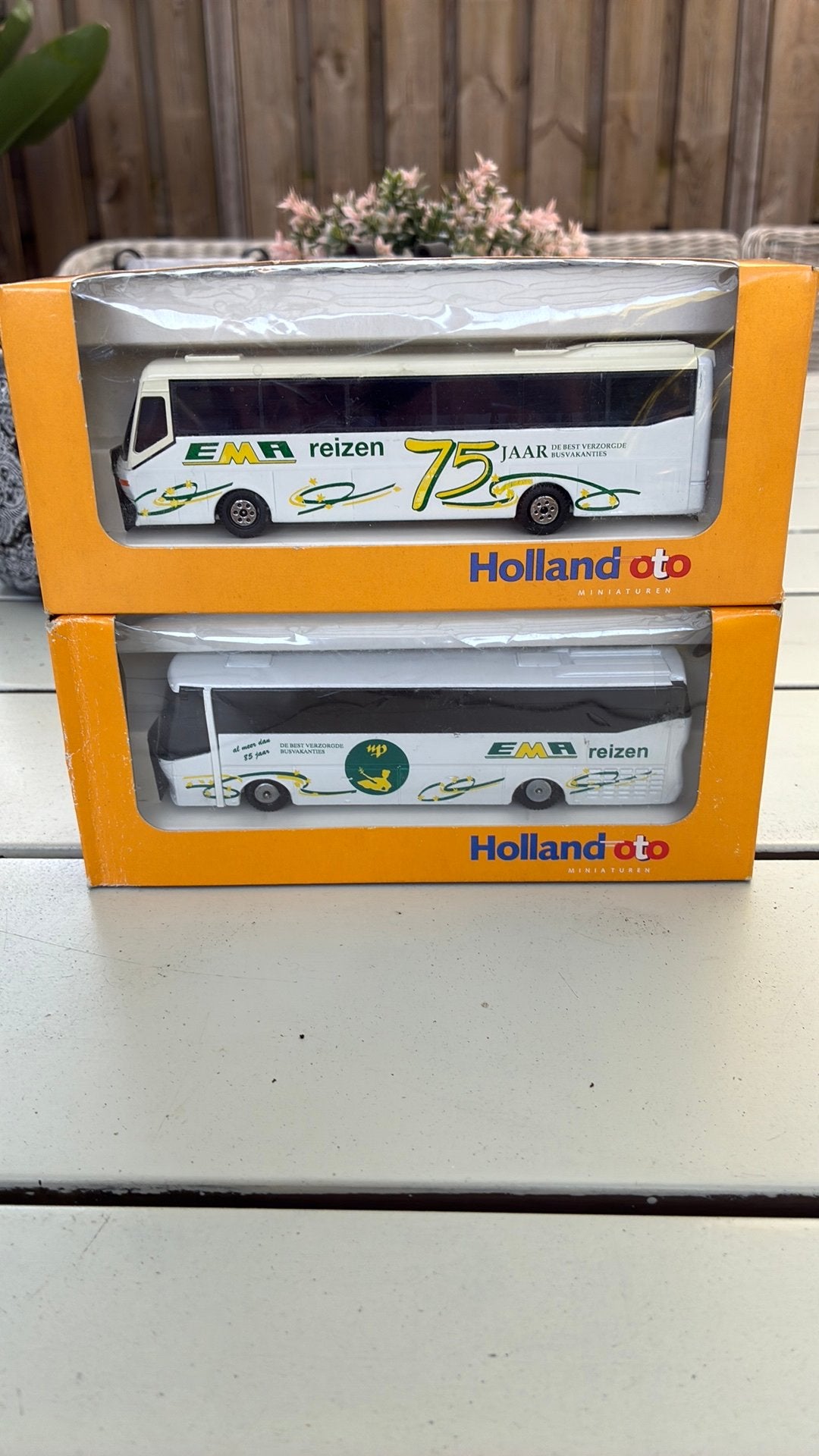 Te koop 2 Touringcar bussen van EMA REIZEN, Hobby en Vrije tijd, Modelauto's | 1:87, Ophalen, Nieuw, Bus of Vrachtwagen, Overige merken