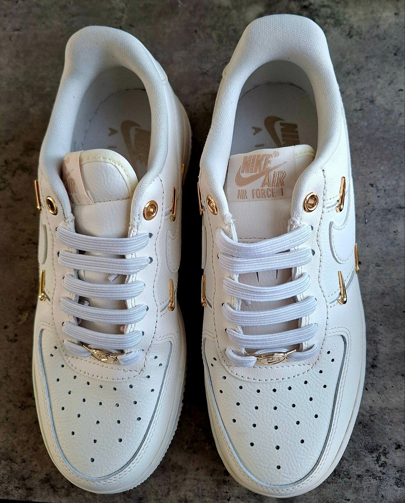 Nike Air Force 1 '07 LX Dames Sneakers - Wit/Goud, Kleding | Dames, Wit, Nike, Ophalen of Verzenden, Sneakers of Gympen