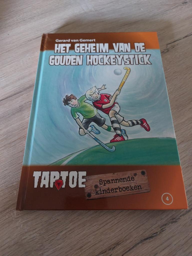 Het Geheim van de Gouden Hockeystick - Gerard van Gemert, Ophalen, Zo goed als nieuw, Gerard van Gemert, Fictie algemeen