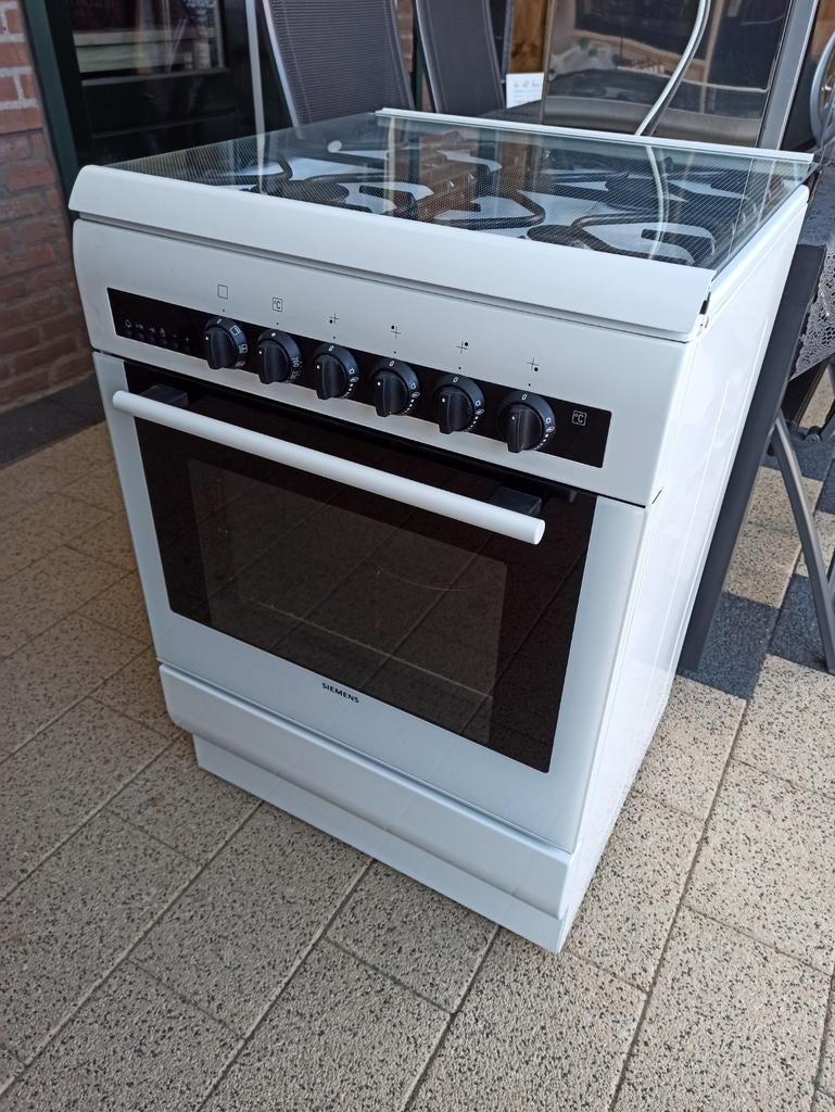 Siemens gasfornuis met oven(als nieuw), Witgoed en Apparatuur, Fornuizen, Ophalen, 4 kookzones, Zo goed als nieuw, Gas