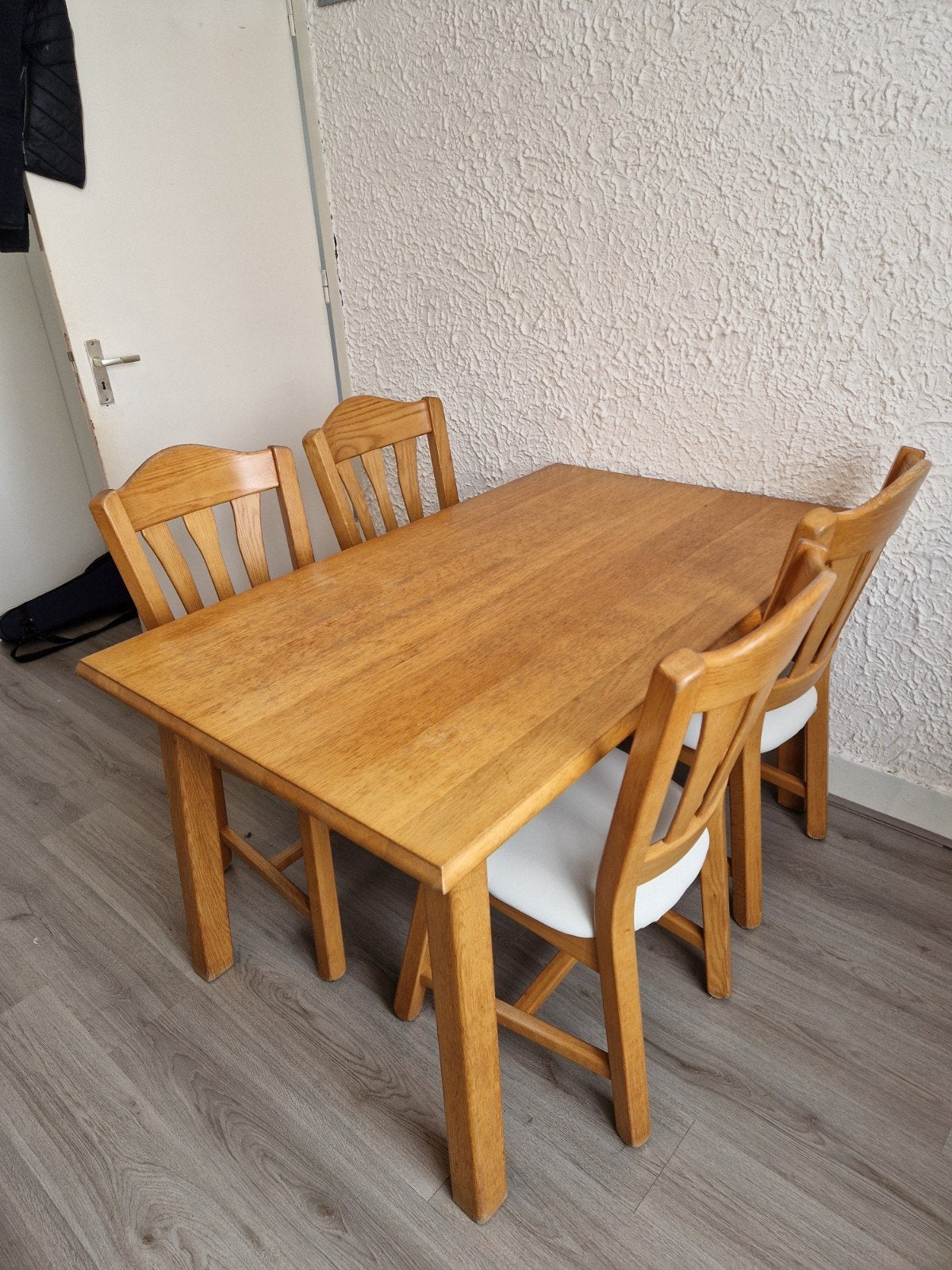 Tafel, 4 stoelen, bed en bankje aftehalen, Ophalen, Zo goed als nieuw, 4 tot 6 stoelen