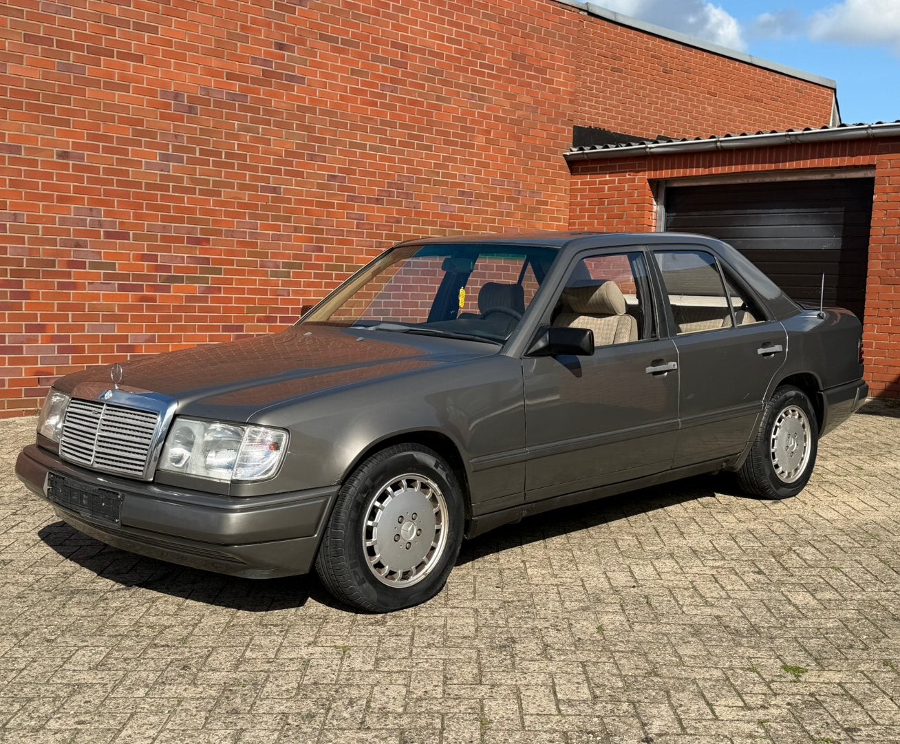 Mercedes Benz 300D W124 1987 Belastingvrij Oldtimer, Auto's, Beige, Mercedes-Benz, Bedrijf, Sedan