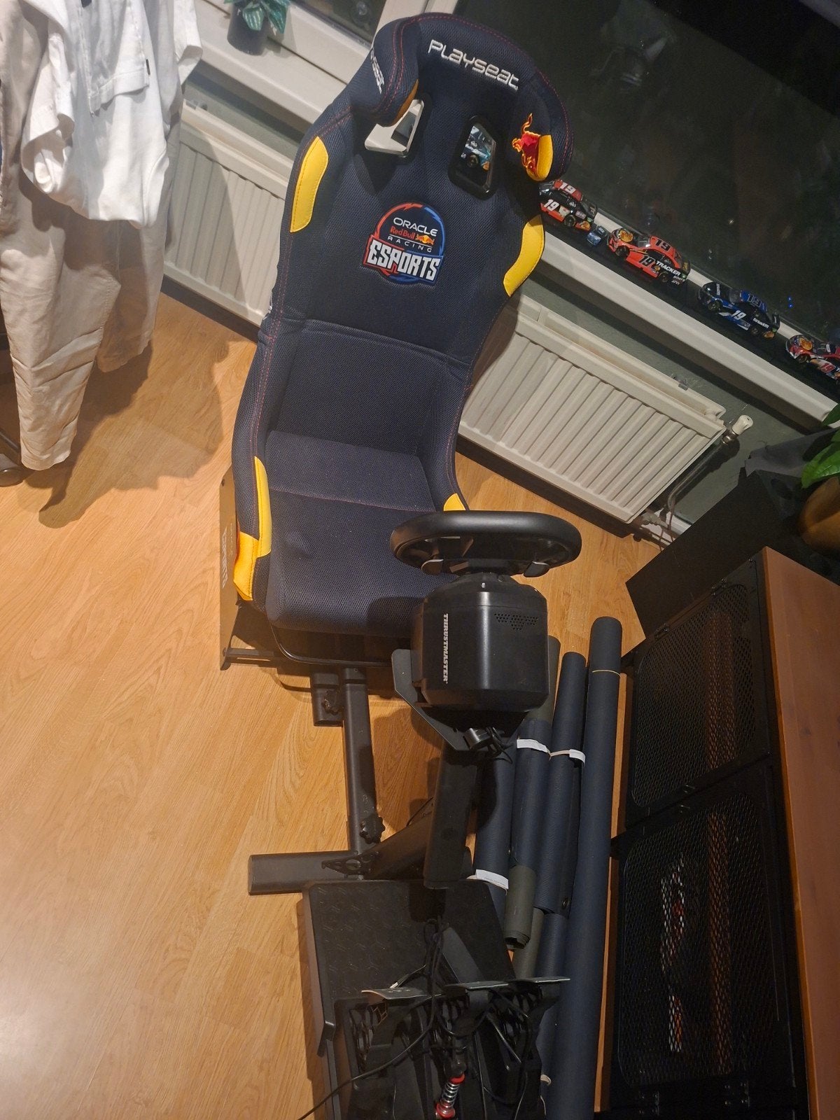 Thrustmaster t248 racestuur met pedalen en Playseat racestoe, Ophalen, Racestuur, Gebruikt, Xbox