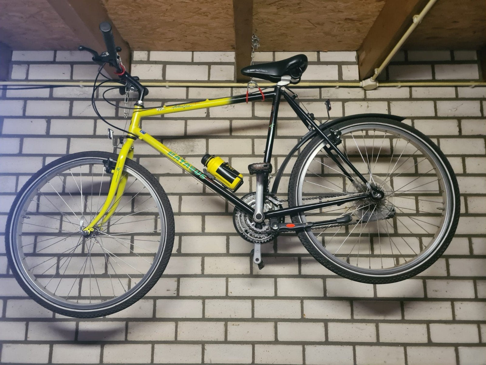 Batavus fiets - Geel/Zwart - Gebruikt, Ophalen, 28 inch, Gebruikt, Velgrem