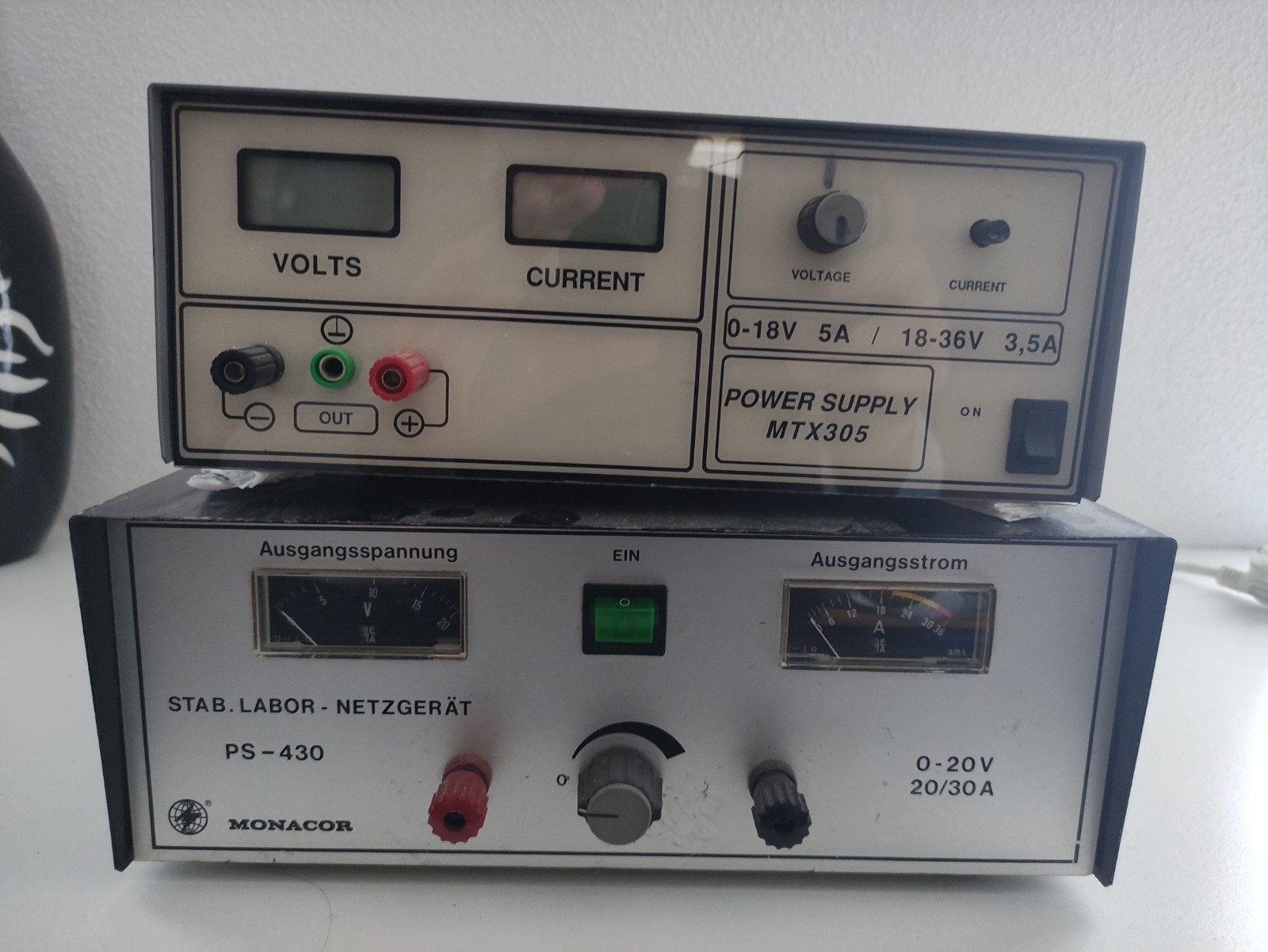 2 Voedingen Monacor PS-430 en MTX-305, Ophalen of Verzenden, Gebruikt
