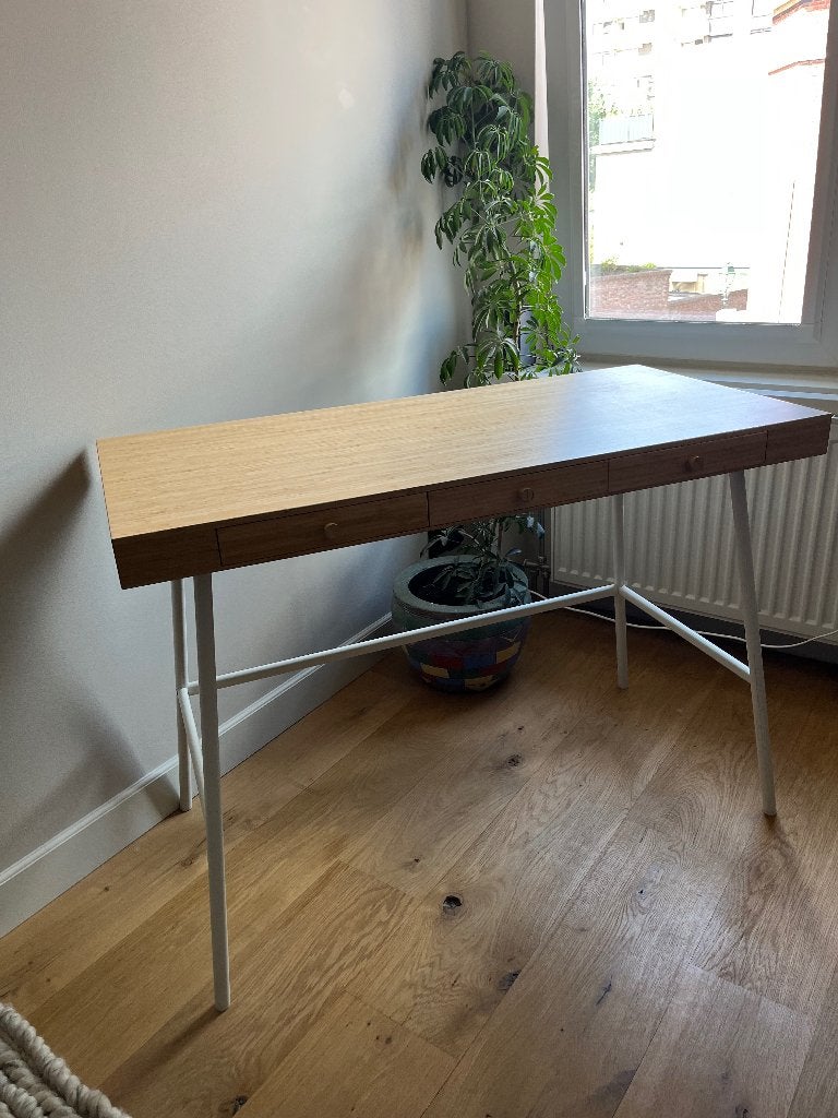 IKEA bamboe bureau, Huis en Inrichting, Bureaus, Ophalen, Scandinavisch, Bruin, Zo goed als nieuw