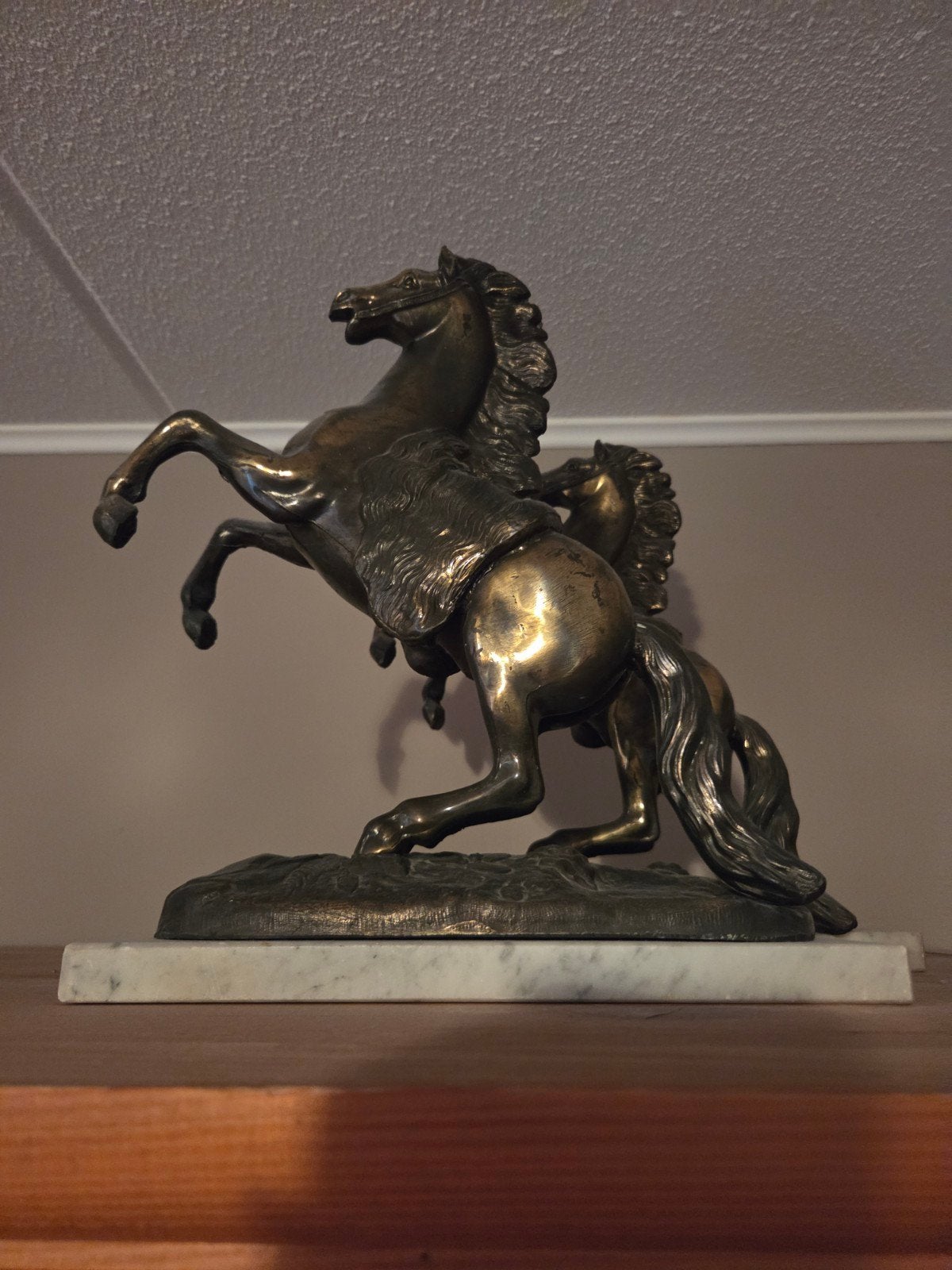 2 koperen Paarden Beelden op Marmeren Voetstuk, Ophalen of Verzenden