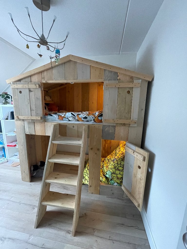 Steigerhouten huisbed/boomhutbed, Ophalen, 85 tot 100 cm, Lattenbodem, Zo goed als nieuw