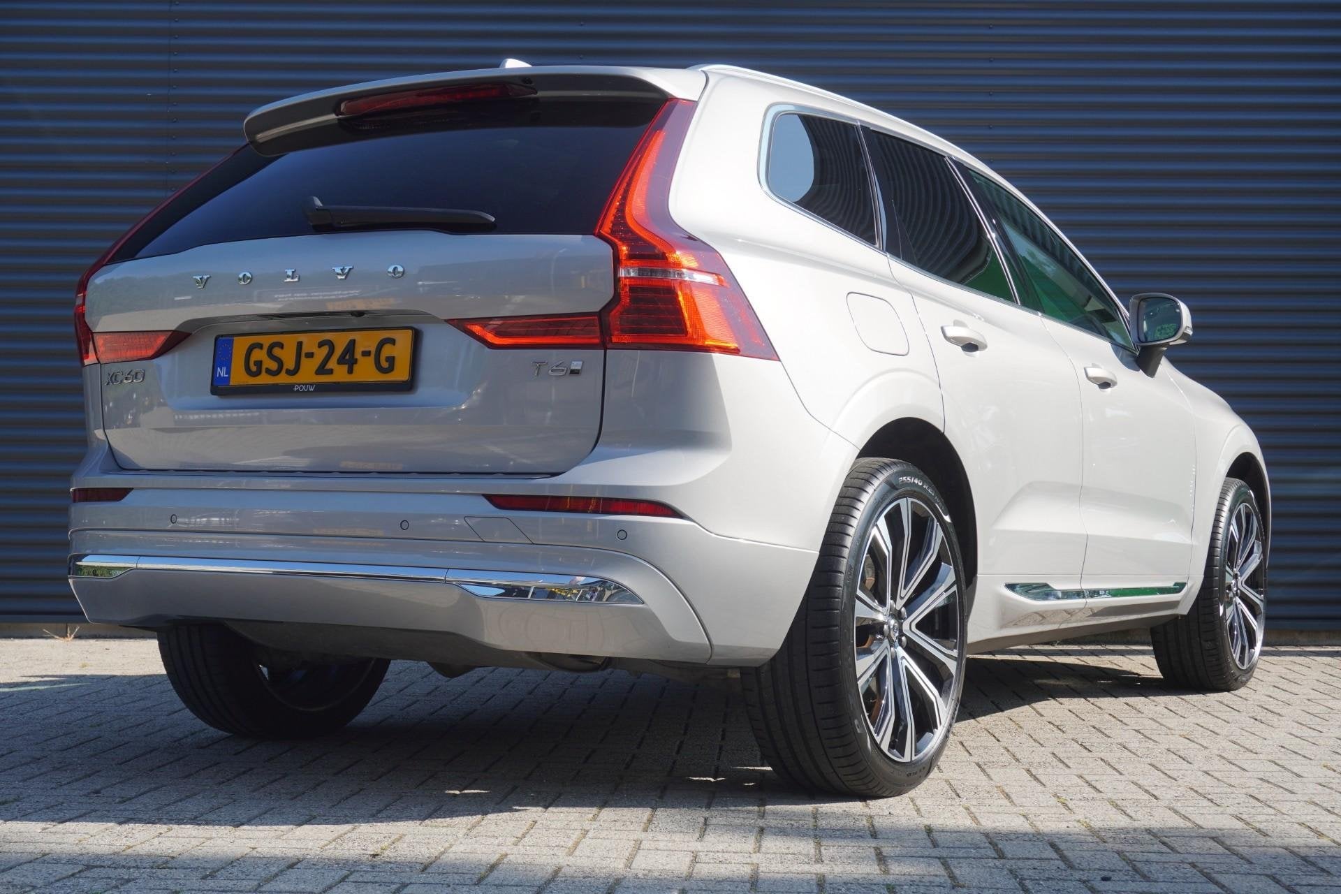 Volvo XC60 2.0 T6 Plug-in hybrid AWD Essential Edition Brigh, Auto's, Automaat, 12 maanden, Stof, Gebruikt