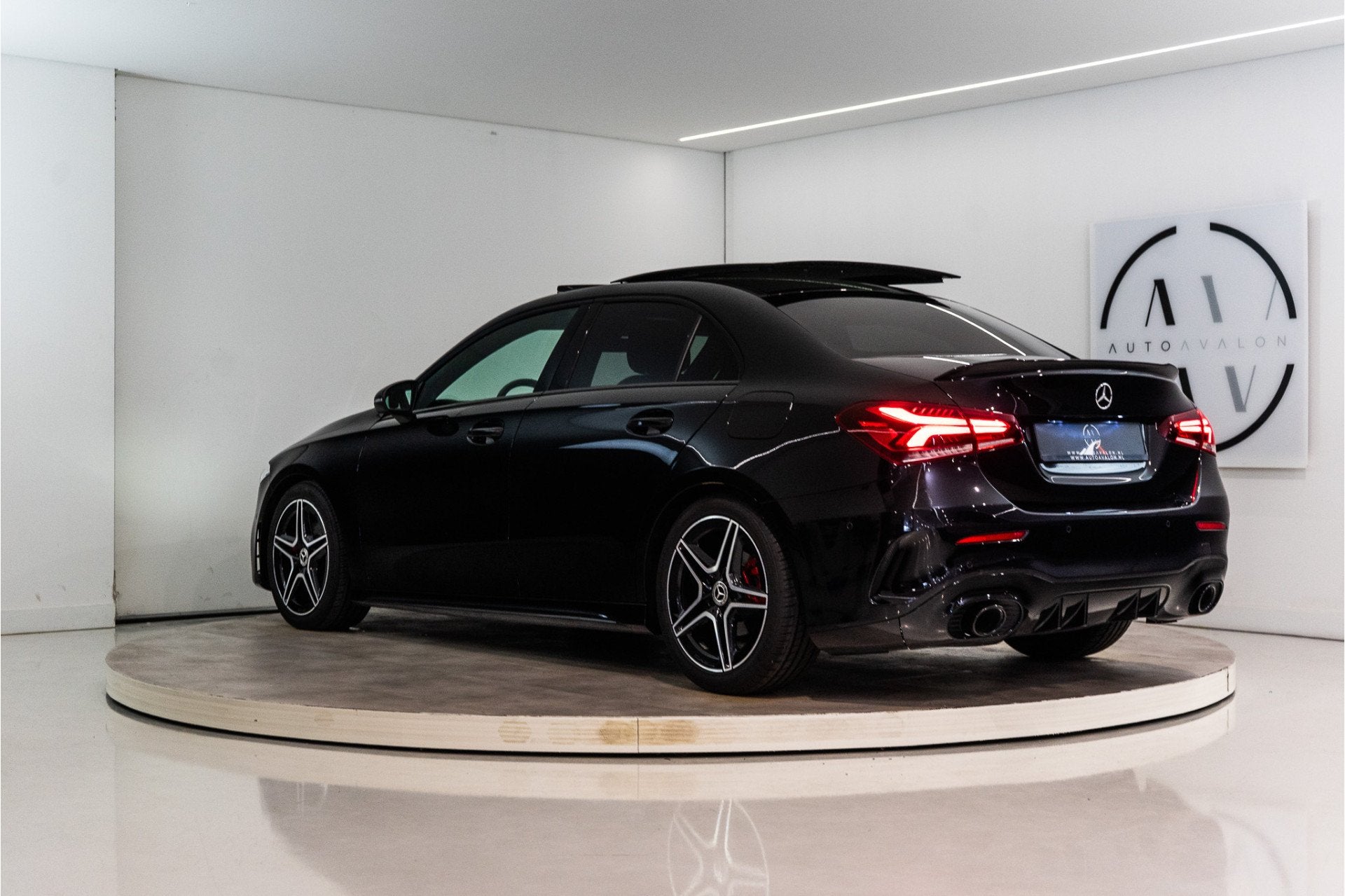 Mercedes-Benz A-Klasse 180 Business Solution AMG 136PK | A35, Auto's, 136 pk, Gebruikt, 4 cilinders, Leder en Stof