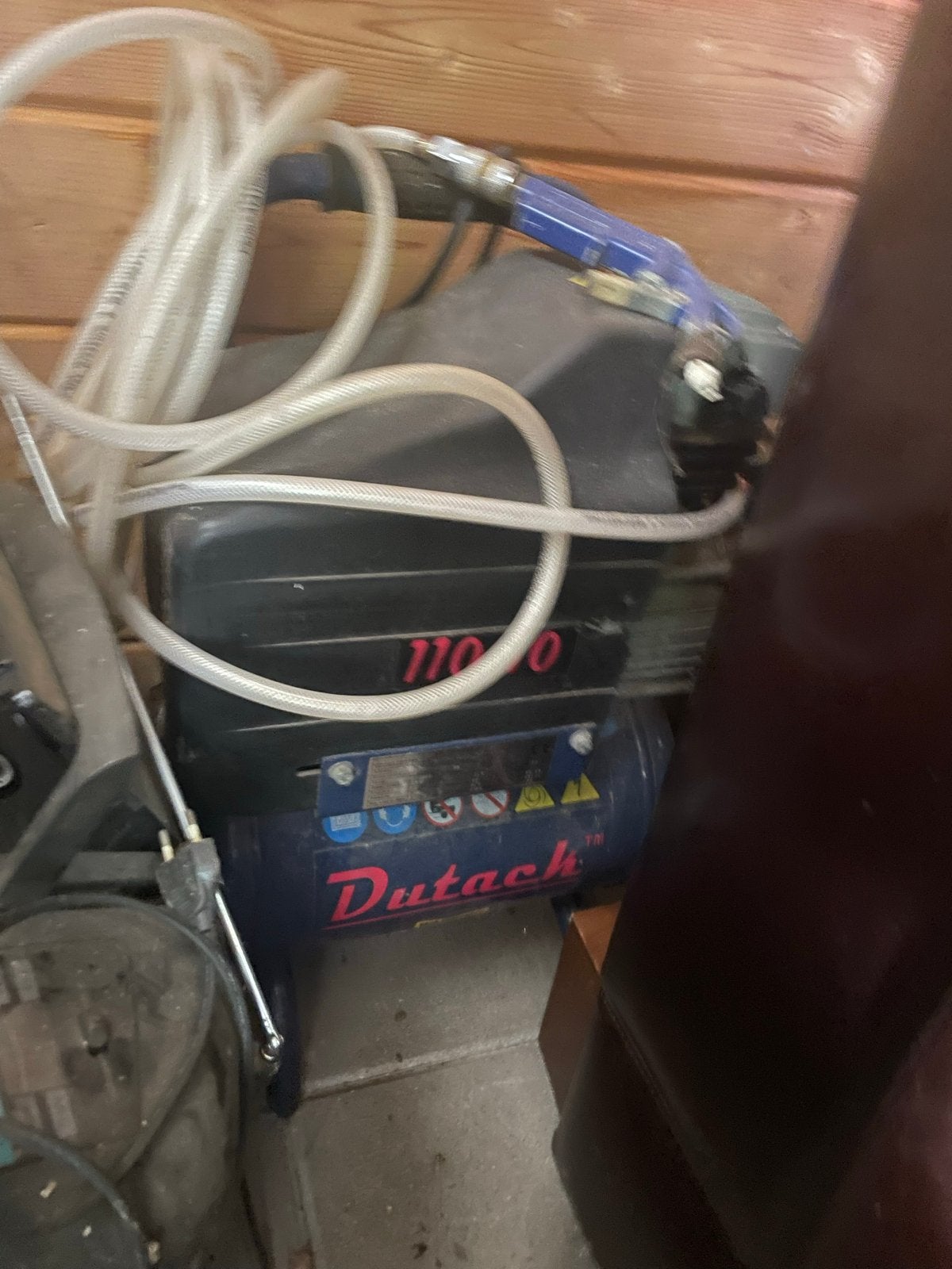 Dutack Compressor 110/0 - Compact en Krachtig, Doe-het-zelf en Verbouw, Compressors, Gebruikt, 6 tot 10 bar, Minder dan 25 liter
