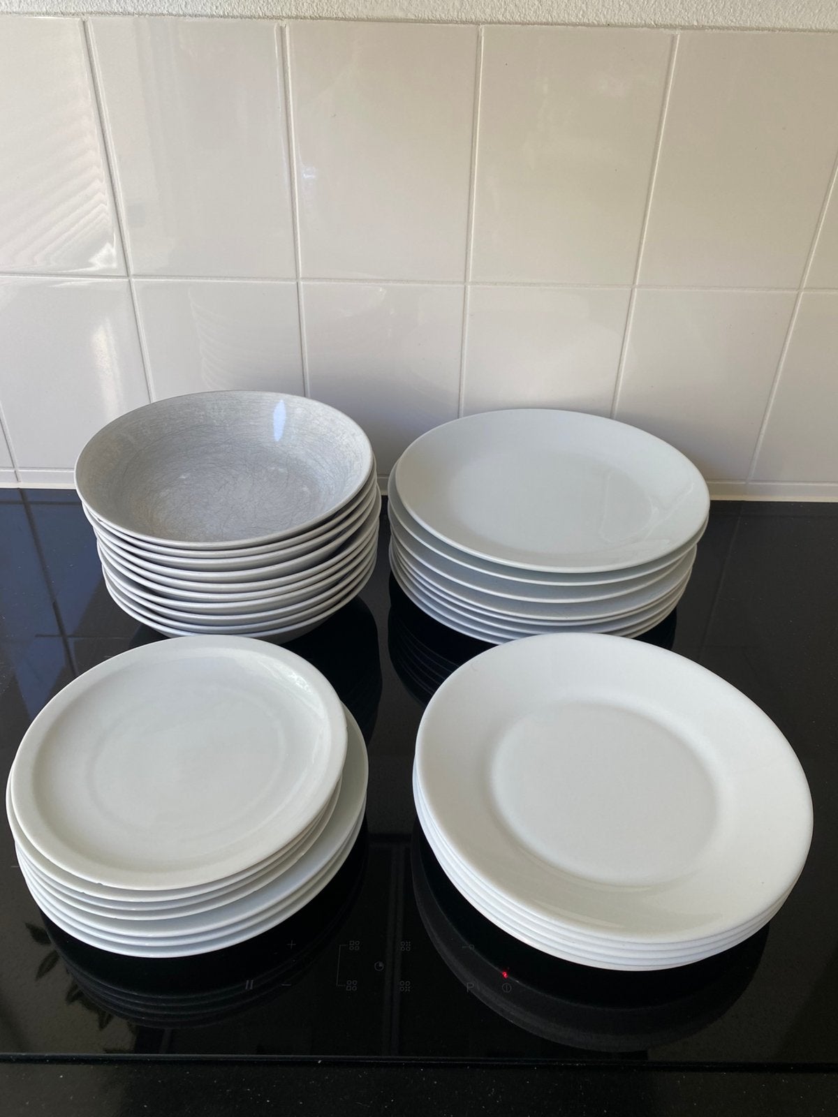 Wit servies, 30 borden, Huis en Inrichting, Ophalen, Gebruikt, Bord(en), Overige stijlen