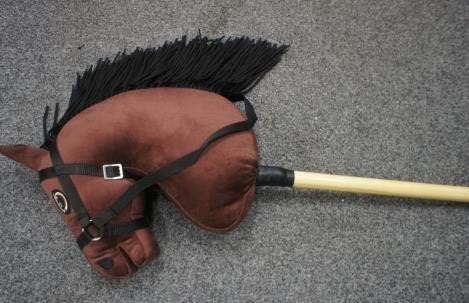 Bruin stokpaardje hobby horse met hoofdstel, Ophalen of Verzenden, Nieuw, Bruin, Paard