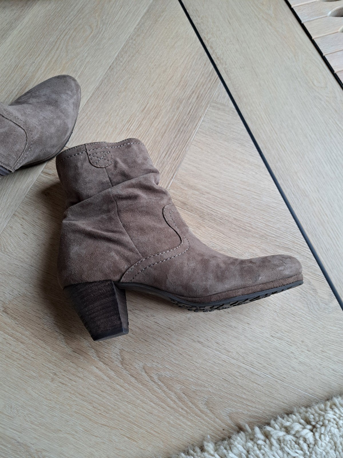 HELIOFORM DAMES LAARSJES MAAT 4,5 (37,5) ZGAN, Ophalen of Verzenden, Zo goed als nieuw, Beige