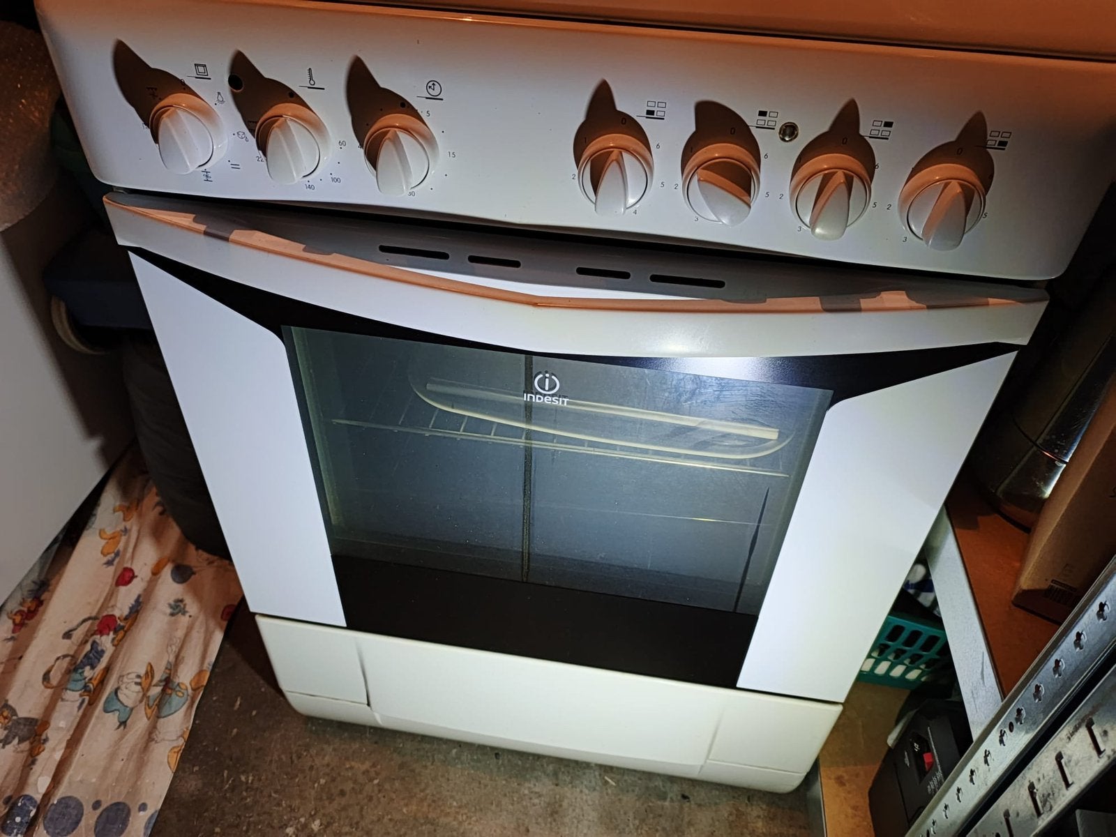 Indesit elektronische oven, Witgoed en Apparatuur, Ophalen, Gebruikt, 4 kookzones, Vrijstaand