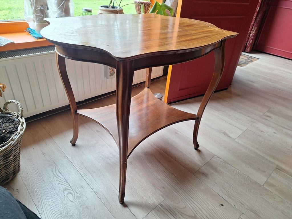 Antieke bijzettafel met sierlijke poten en parelmoer details, Ophalen