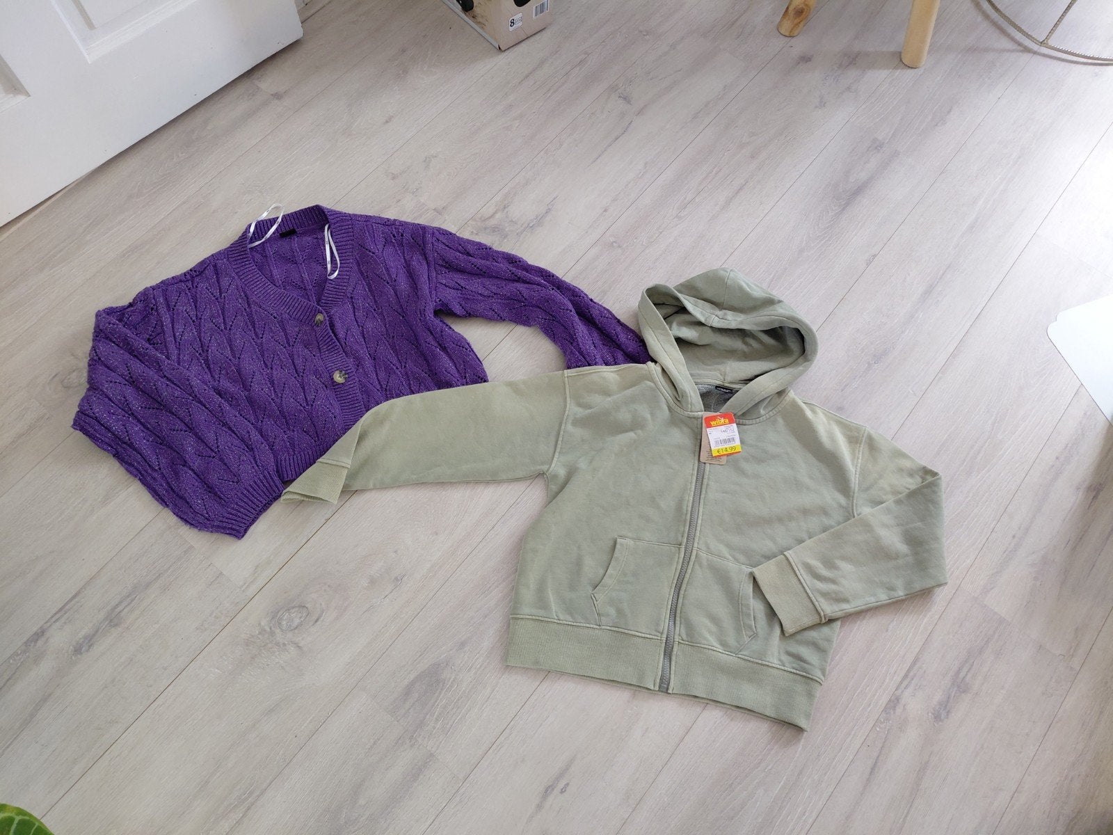 Khaki vest met capuchon en paars vest 146/152, Kinderen en Baby's, Meisje, Trui of Vest, Nieuw, Ophalen of Verzenden