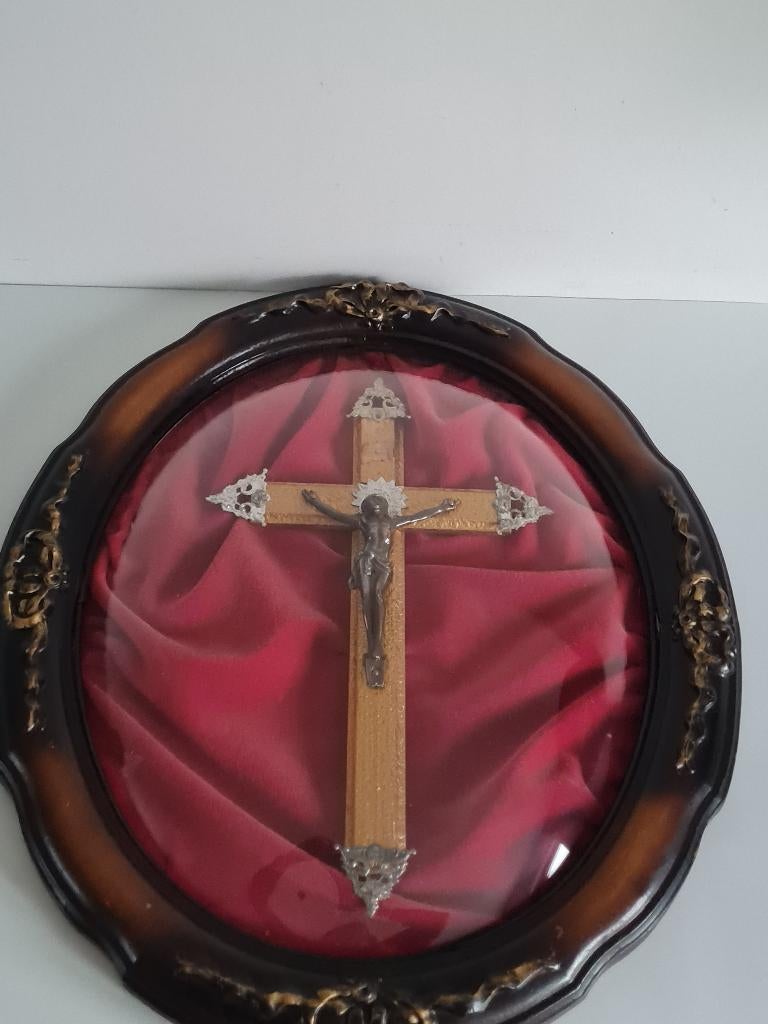 antiek kader met kruisbeeld onder glas, Antiek en Kunst, Antiek | Religie, Ophalen of Verzenden