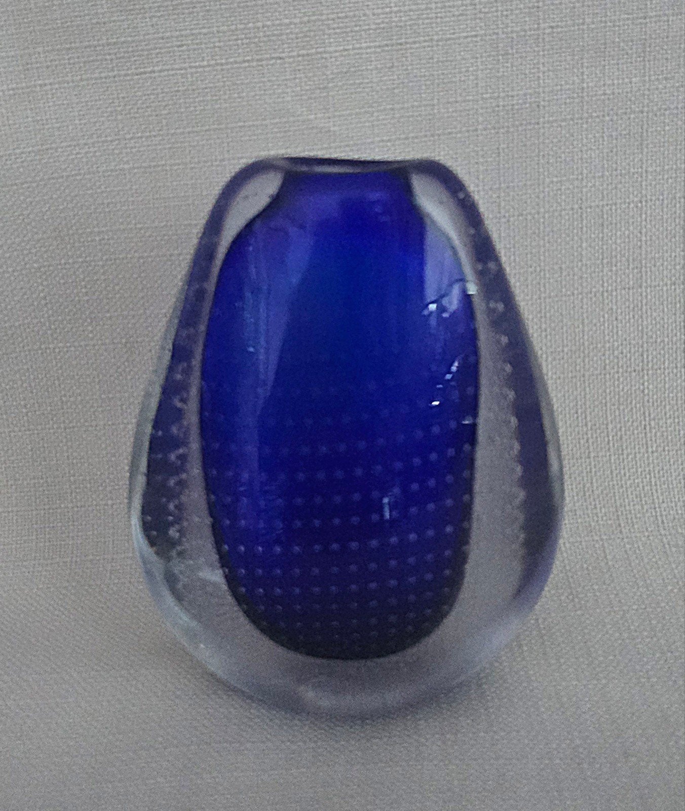 Prachtig Leerdam spijkervaasje, blauwe kern, mooie staat., Antiek en Kunst, Ophalen of Verzenden