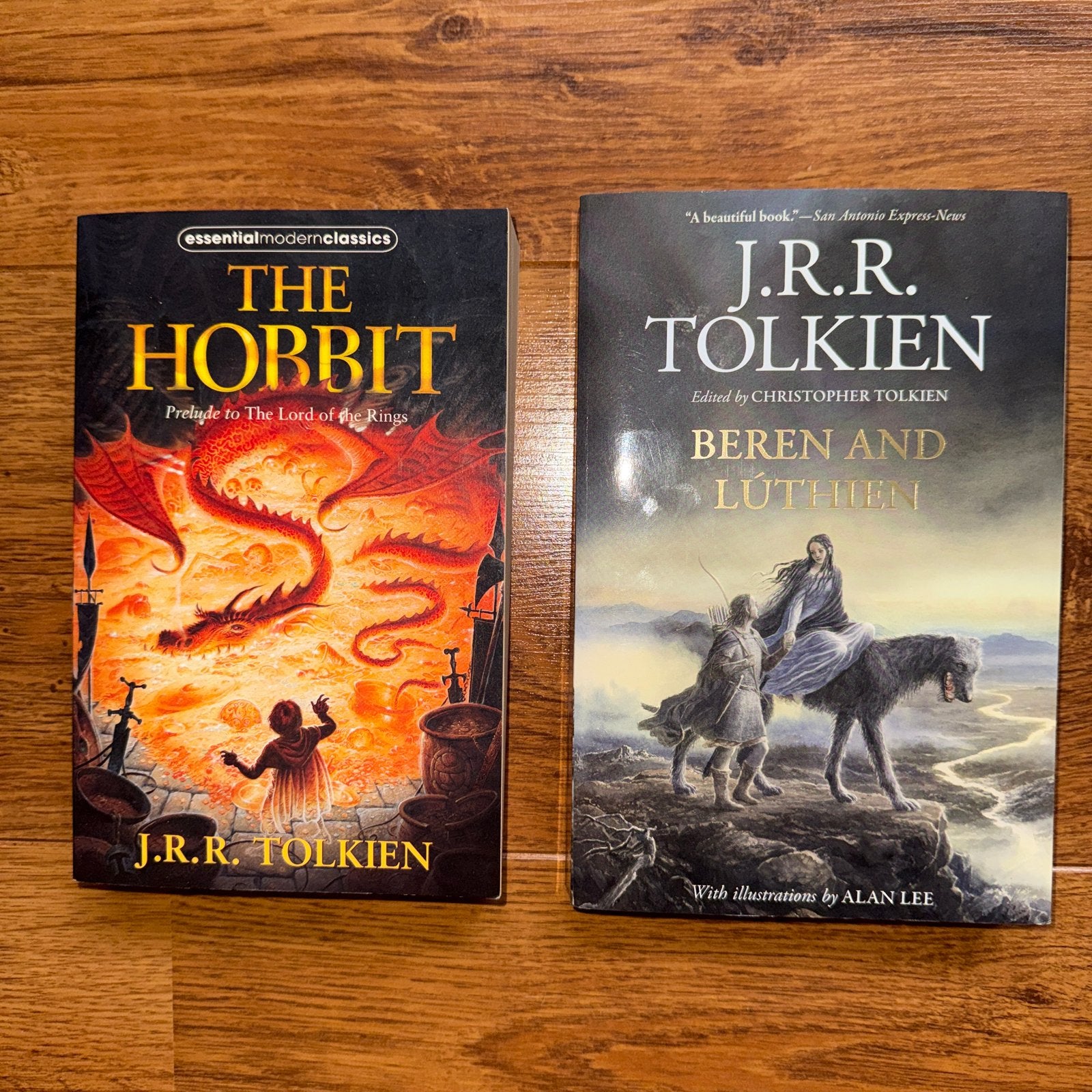 J.R.R. Tolkien: The Hobbit & Beren and Lúthien (Engels), Ophalen of Verzenden, Gelezen