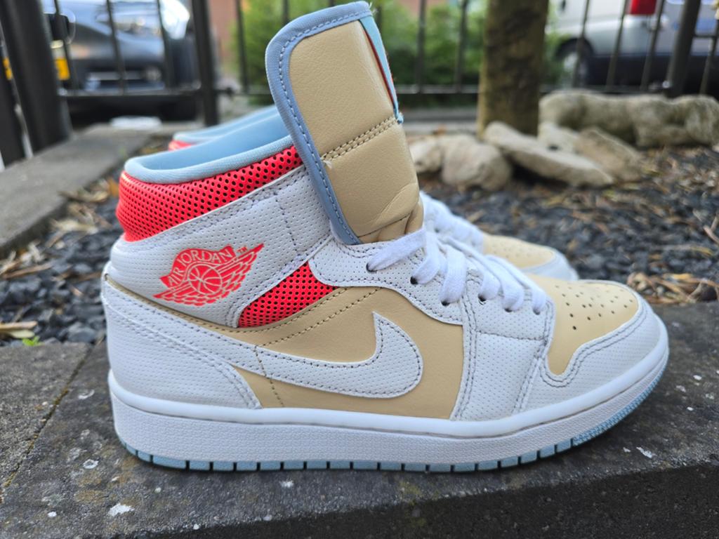 Nike Air Jordan 1 Mid SE "Sesame", Beige, Nike Jordan, Ophalen of Verzenden, Sneakers of Gympen