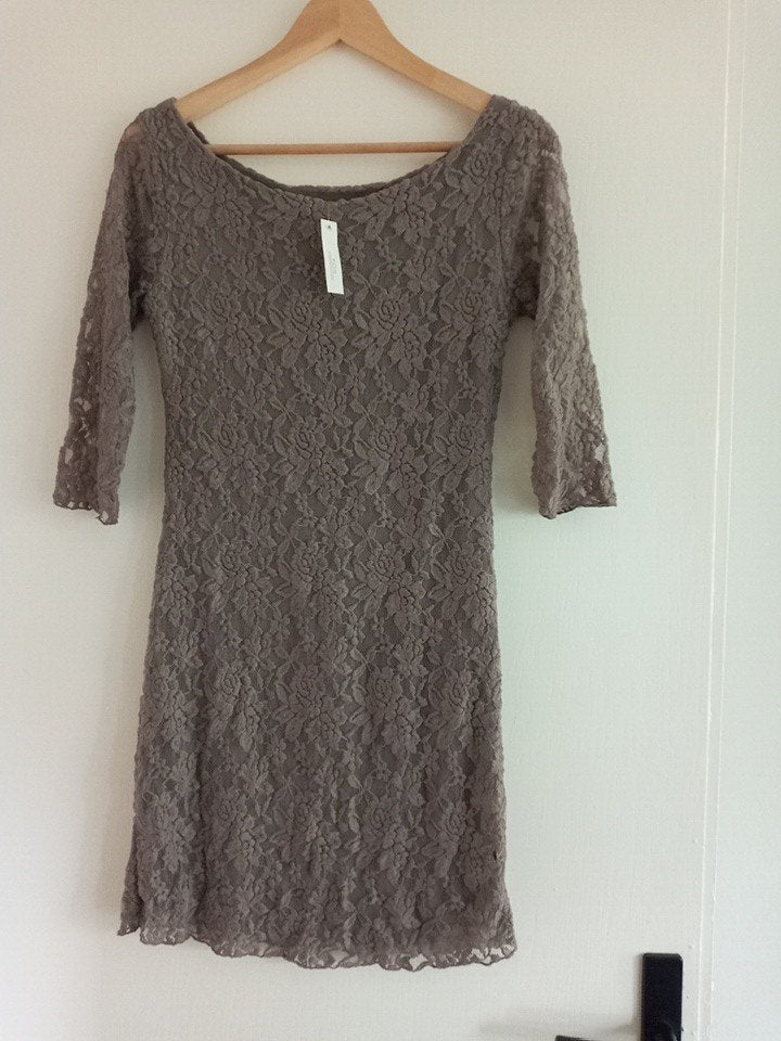 S nw mooie jurk kant taupe 3/4 mouw viscose elas Fos Fashion, Kleding | Dames, Beige, Nieuw, Ophalen of Verzenden, Maat 36 (S)