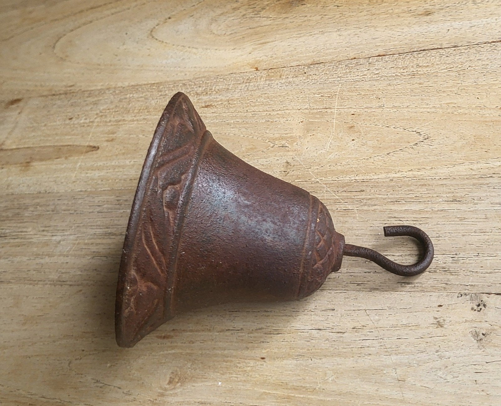 Oude bewerkte ijzeren bel, Antiek en Kunst, Ophalen of Verzenden