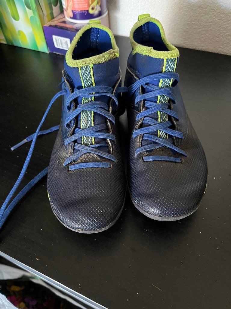 Voetbal schoenen kind, Gebruikt, Maat XS of kleiner, Schoenen, Ophalen of Verzenden