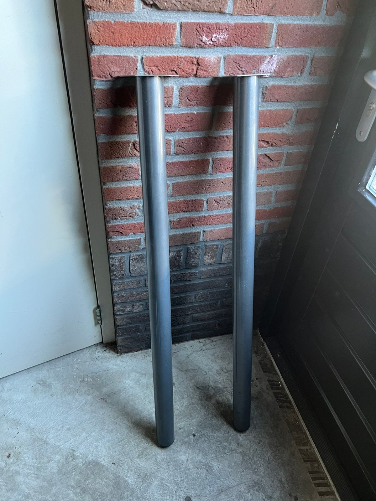 2x Duraline Meubelpoot Rond Antraciet Ø60 mm 110 cm, Huis en Inrichting, Ophalen, Zo goed als nieuw, Rond, 100 tot 150 cm