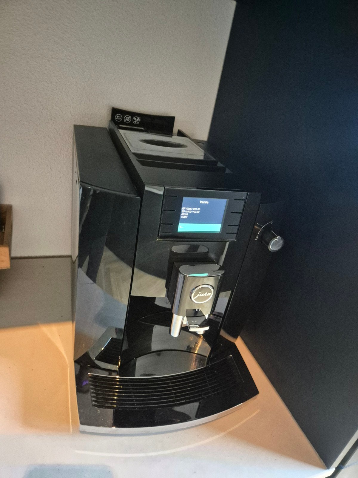 Jura E6 volautomatische koffiemachine – Zwart – Goede staat, Witgoed en Apparatuur, Koffiezetapparaten, Ophalen of Verzenden