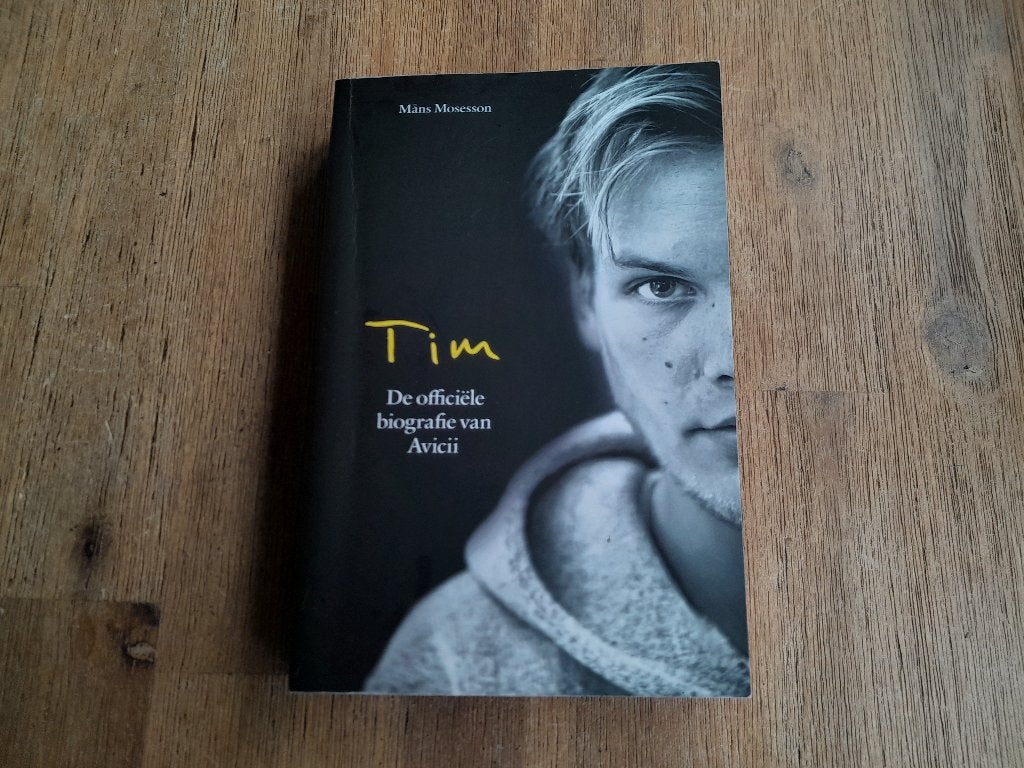 Mans Mosesson/ Tim - Biografie Avicii, Ophalen of Verzenden, Gelezen