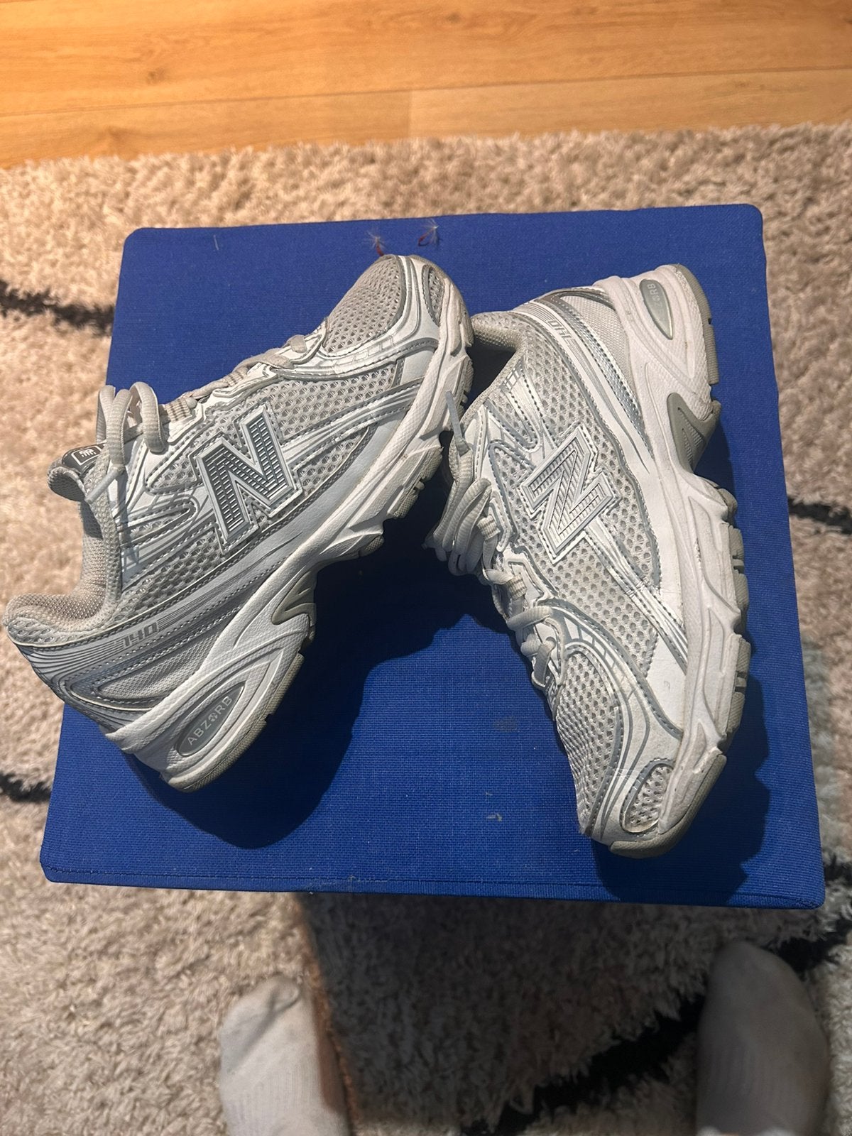 New Balance 740, Wit, Ophalen of Verzenden, Sneakers of Gympen, Zo goed als nieuw