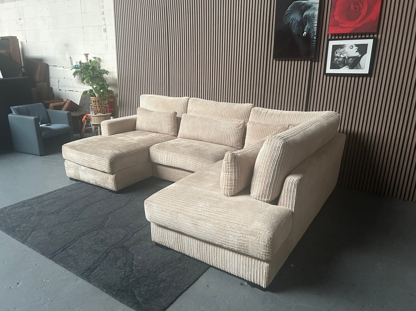 GRATIS LEVERING Ribstof U-Bank Beige 300X235 GEREINIGD, Hoekbank, 300 cm of meer, Beige ribstof u bank, Ophalen of Verzenden